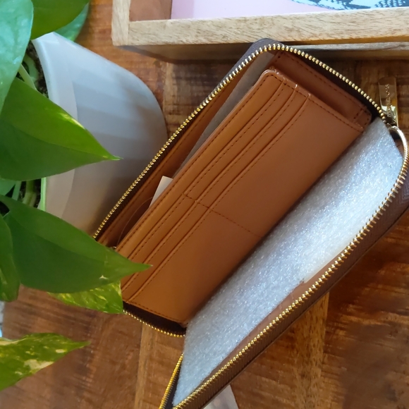 Michael Kors Clutch - Picture 2 of 4